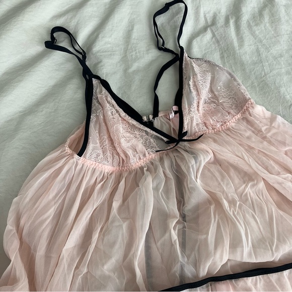 Victoria's Secret Set of 2 pink Lingerie size m - Picture 2 of 8